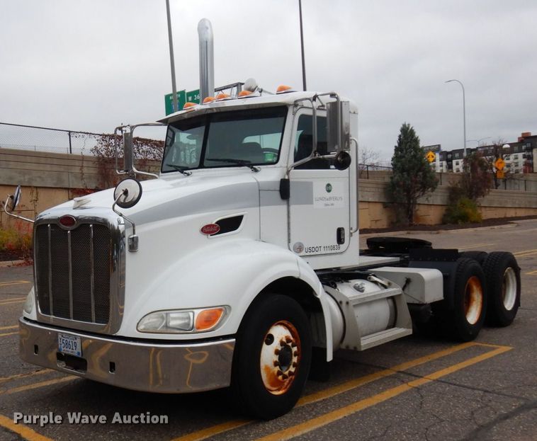 image for item MH9252 2010 Peterbilt 384  semi truck