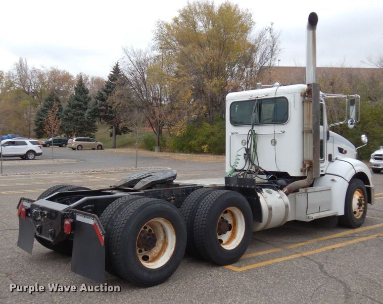 image for item MH9252 2010 Peterbilt 384  semi truck