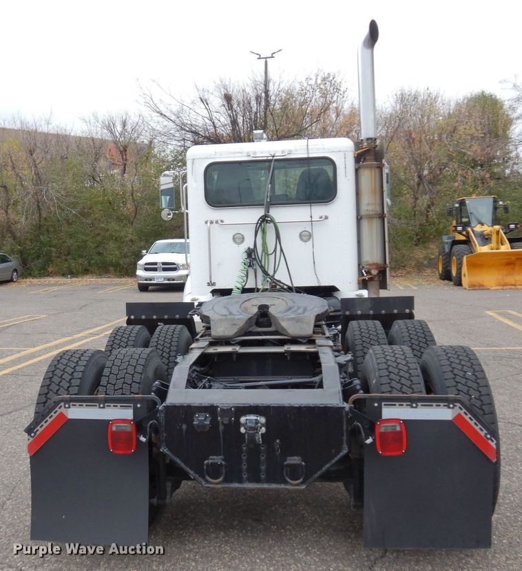 image for item MH9252 2010 Peterbilt 384  semi truck