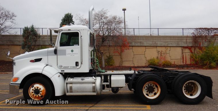 image for item MH9252 2010 Peterbilt 384  semi truck