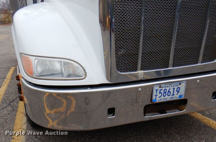 image for item MH9252 2010 Peterbilt 384  semi truck