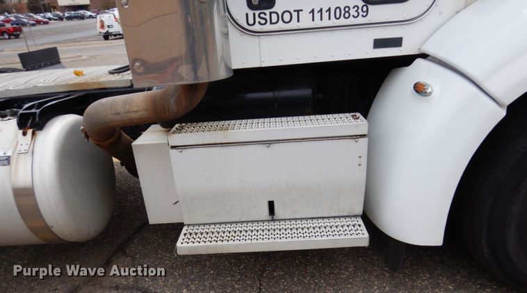 image for item MH9252 2010 Peterbilt 384  semi truck