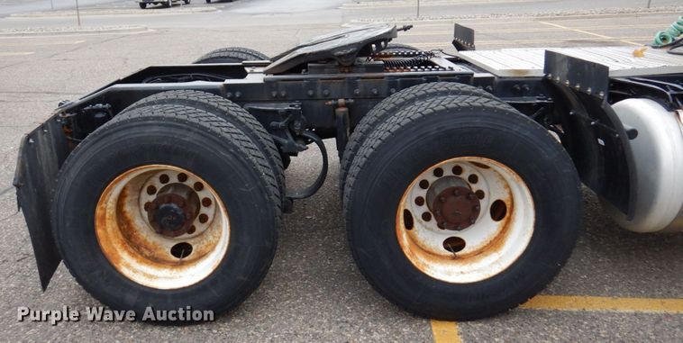 image for item MH9252 2010 Peterbilt 384  semi truck