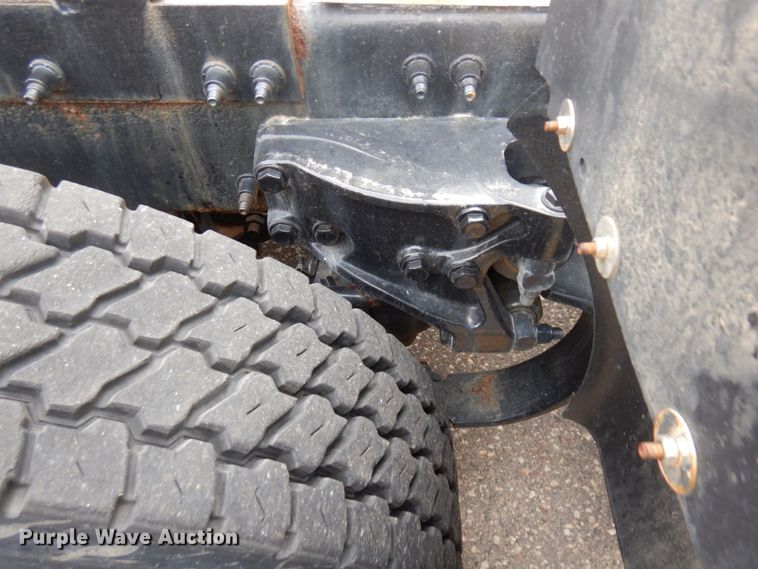 image for item MH9252 2010 Peterbilt 384  semi truck