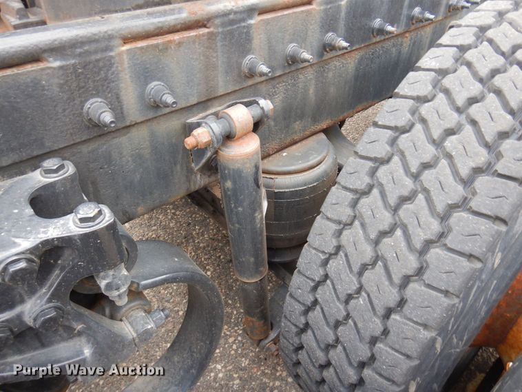 image for item MH9252 2010 Peterbilt 384  semi truck