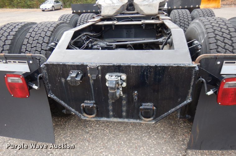 image for item MH9252 2010 Peterbilt 384  semi truck