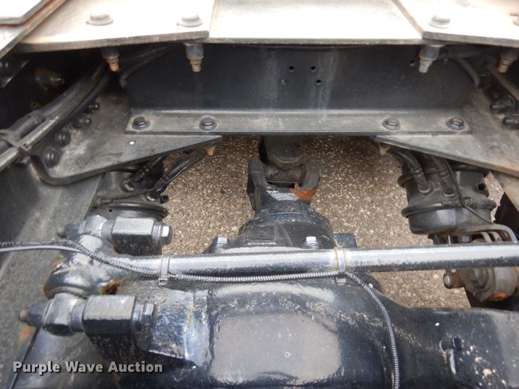 image for item MH9252 2010 Peterbilt 384  semi truck