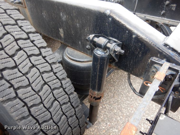 image for item MH9252 2010 Peterbilt 384  semi truck