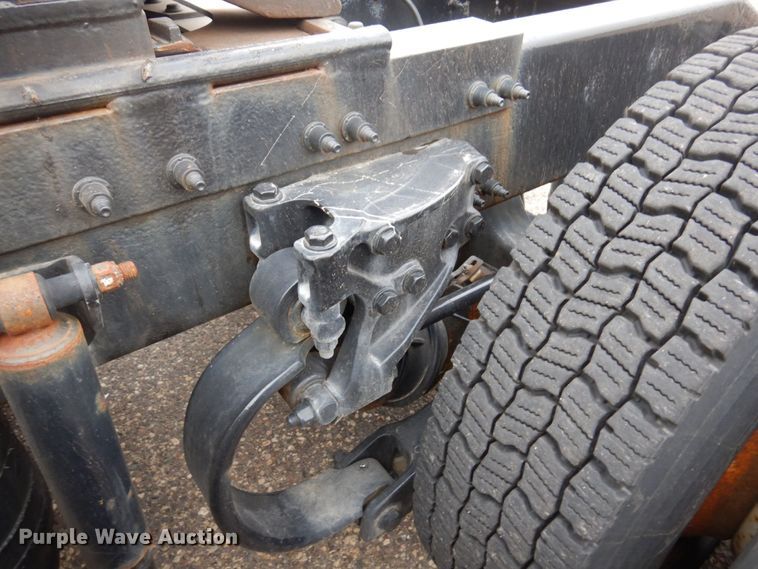 image for item MH9252 2010 Peterbilt 384  semi truck