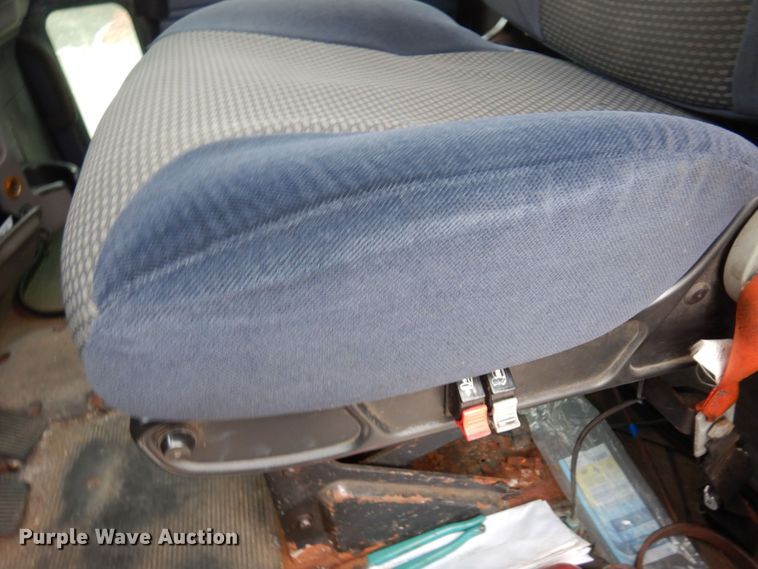 image for item MH9252 2010 Peterbilt 384  semi truck