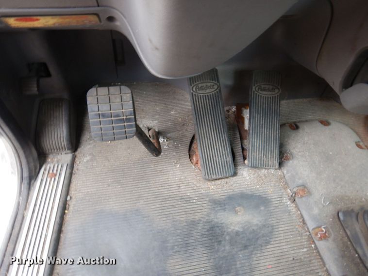 image for item MH9252 2010 Peterbilt 384  semi truck