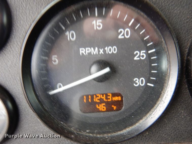 image for item MH9252 2010 Peterbilt 384  semi truck