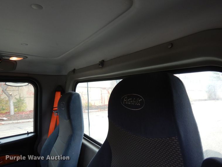 image for item MH9252 2010 Peterbilt 384  semi truck