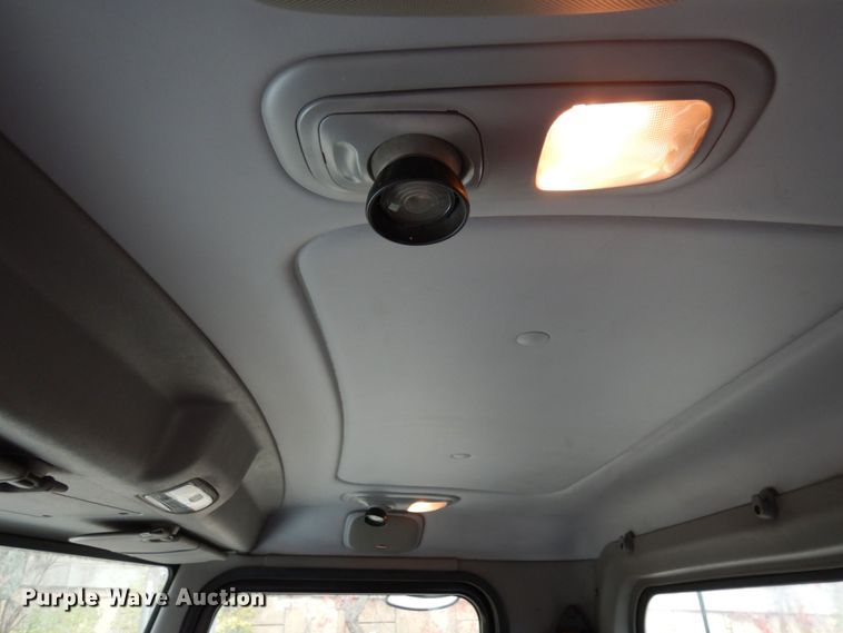 image for item MH9252 2010 Peterbilt 384  semi truck