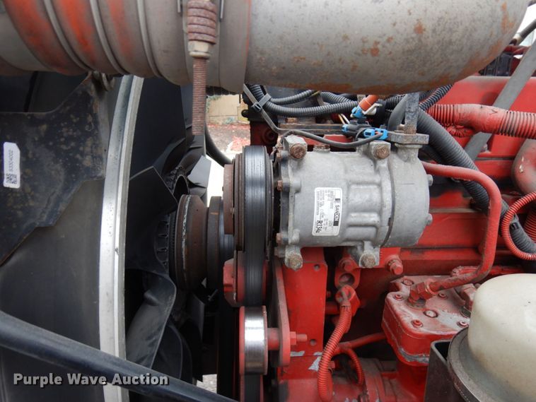 image for item MH9252 2010 Peterbilt 384  semi truck