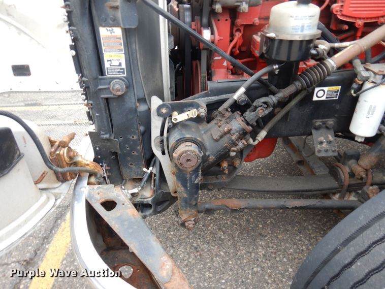 image for item MH9252 2010 Peterbilt 384  semi truck