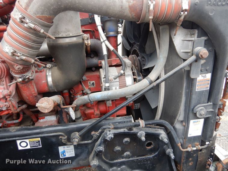 image for item MH9252 2010 Peterbilt 384  semi truck