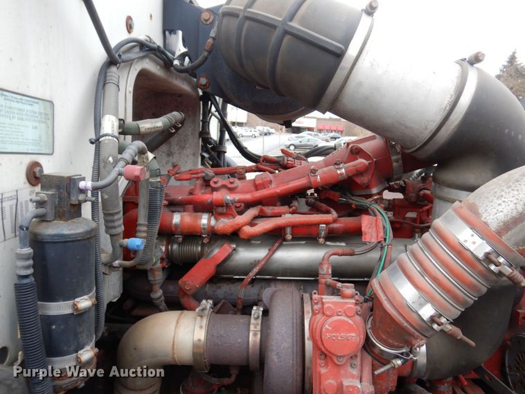 image for item MH9252 2010 Peterbilt 384  semi truck