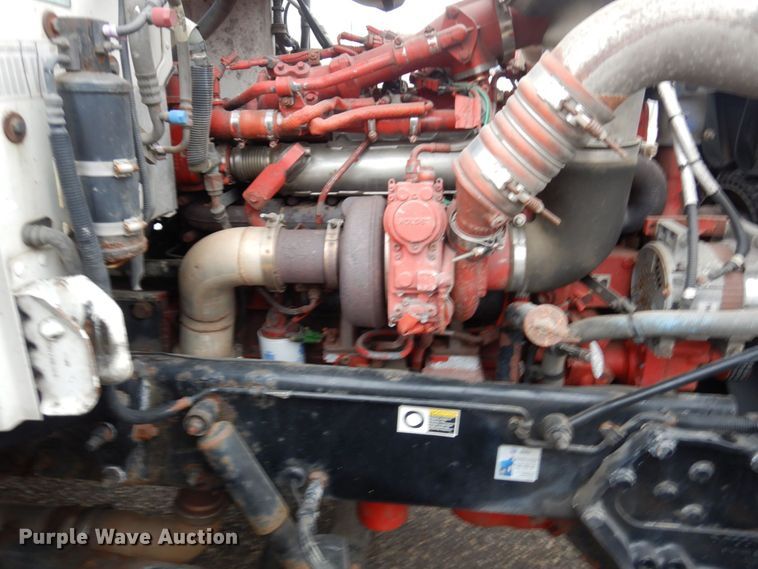 image for item MH9252 2010 Peterbilt 384  semi truck