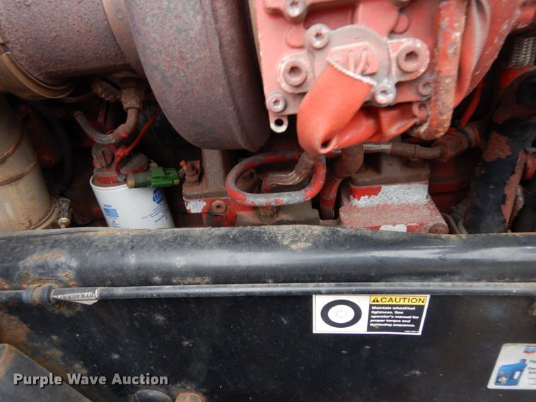 image for item MH9252 2010 Peterbilt 384  semi truck