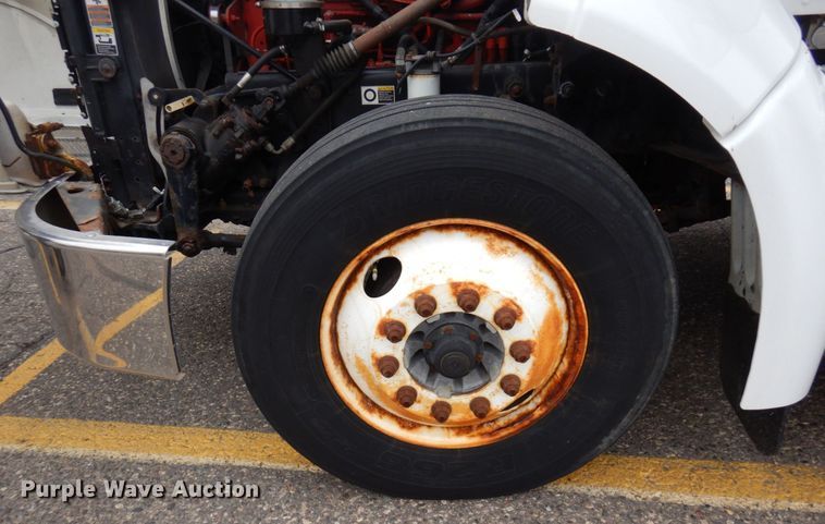 image for item MH9252 2010 Peterbilt 384  semi truck