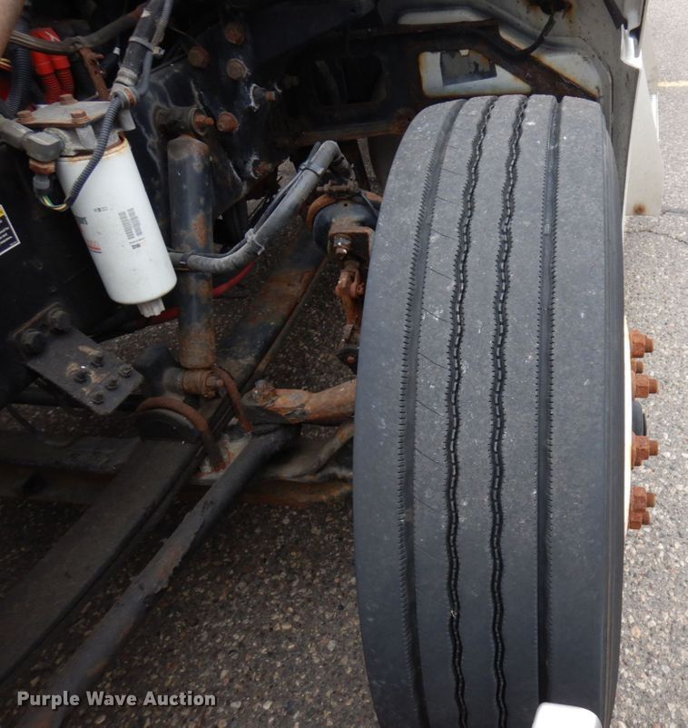 image for item MH9252 2010 Peterbilt 384  semi truck