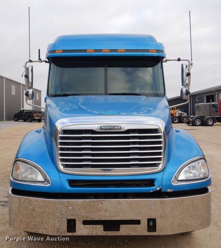 image for item MJ9839 2006 Freightliner Columbia  semi truck