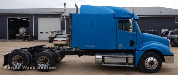 image for item MJ9839 2006 Freightliner Columbia  semi truck