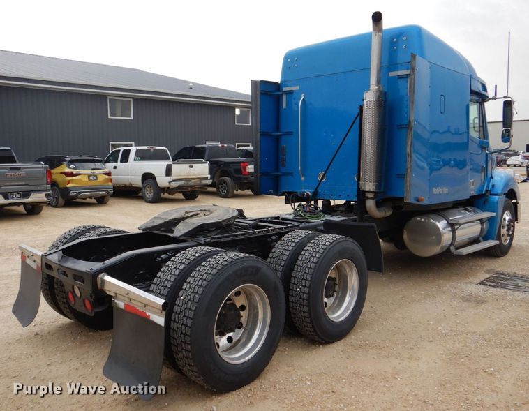 image for item MJ9839 2006 Freightliner Columbia  semi truck