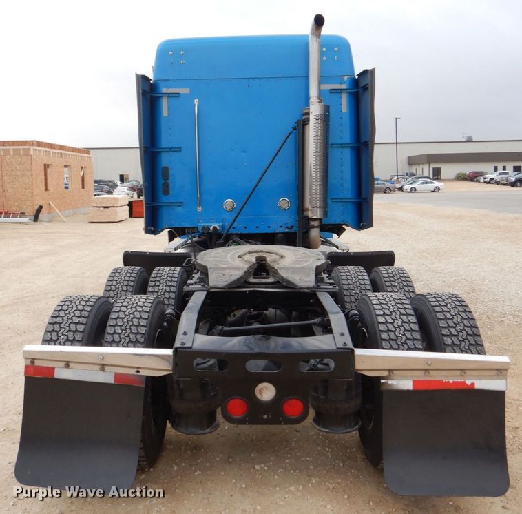 image for item MJ9839 2006 Freightliner Columbia  semi truck