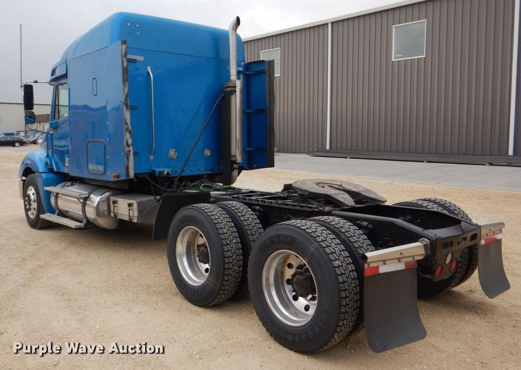 image for item MJ9839 2006 Freightliner Columbia  semi truck