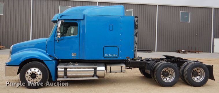 image for item MJ9839 2006 Freightliner Columbia  semi truck