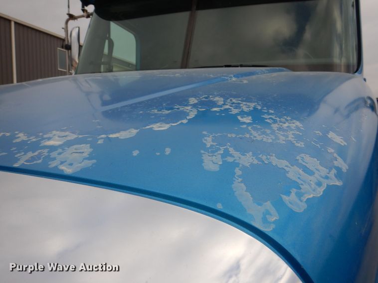 image for item MJ9839 2006 Freightliner Columbia  semi truck