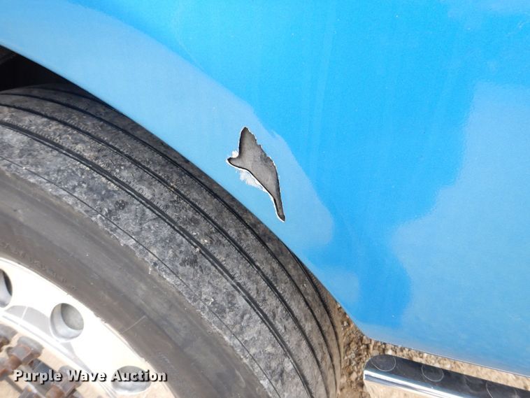 image for item MJ9839 2006 Freightliner Columbia  semi truck