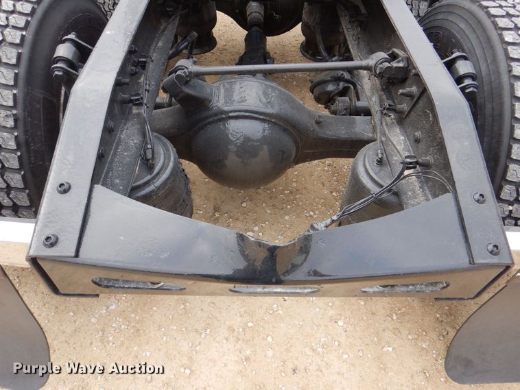 image for item MJ9839 2006 Freightliner Columbia  semi truck