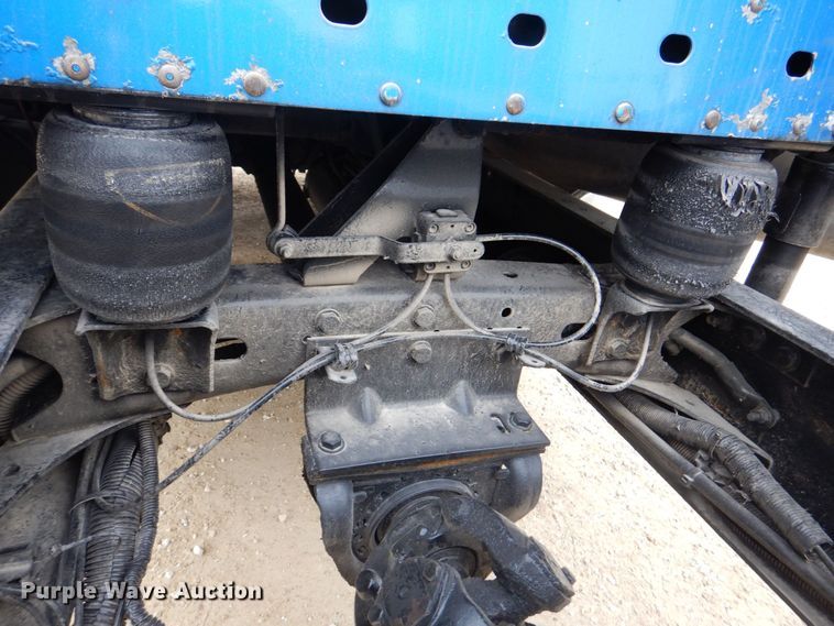 image for item MJ9839 2006 Freightliner Columbia  semi truck