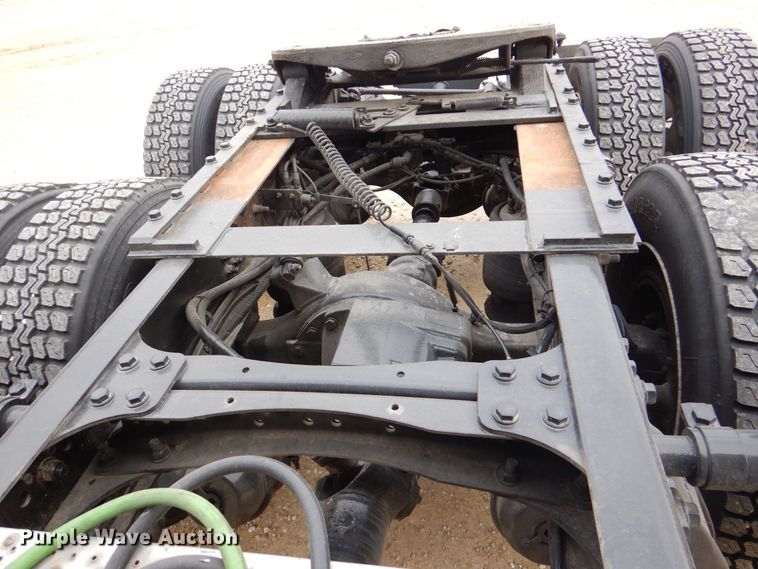 image for item MJ9839 2006 Freightliner Columbia  semi truck