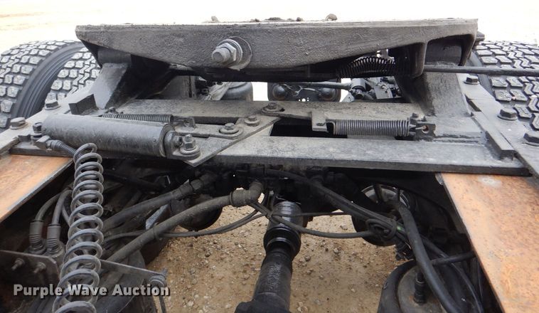 image for item MJ9839 2006 Freightliner Columbia  semi truck