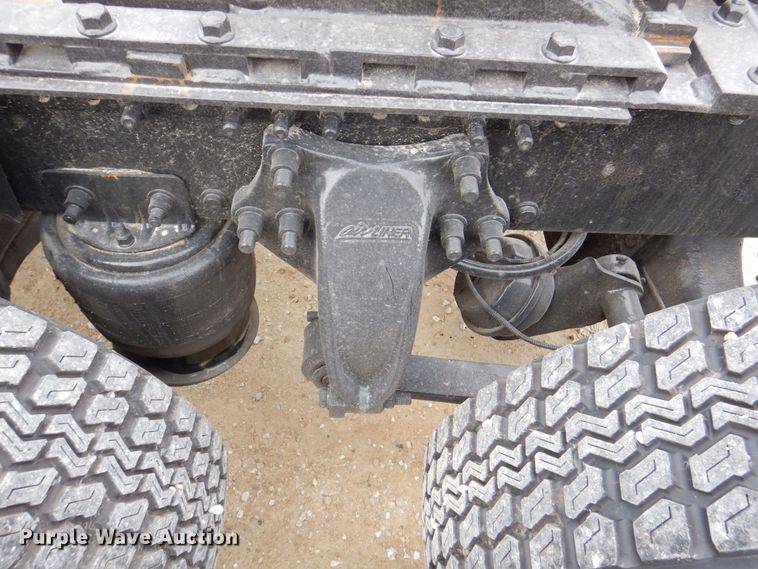 image for item MJ9839 2006 Freightliner Columbia  semi truck