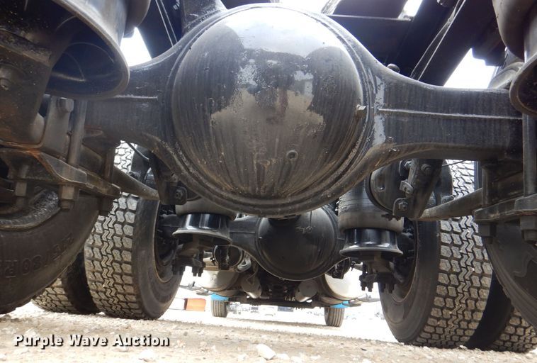 image for item MJ9839 2006 Freightliner Columbia  semi truck