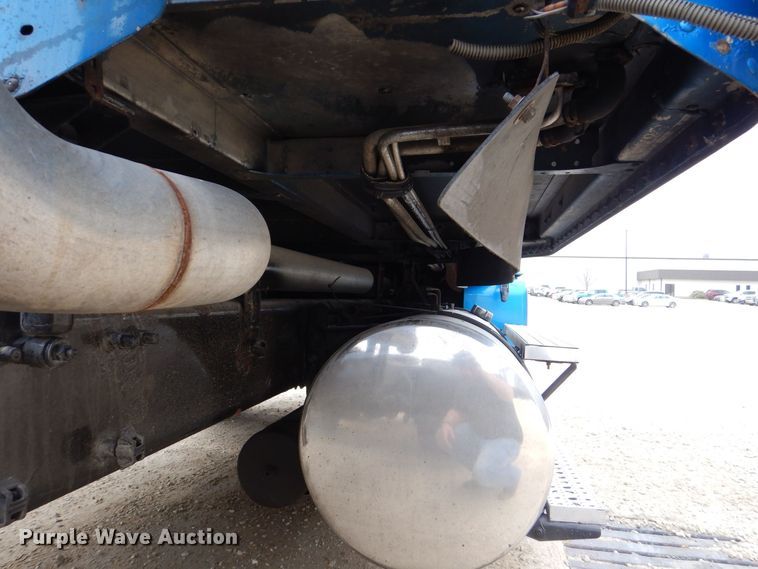 image for item MJ9839 2006 Freightliner Columbia  semi truck