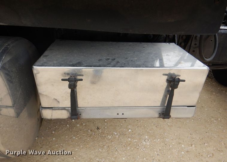 image for item MJ9839 2006 Freightliner Columbia  semi truck