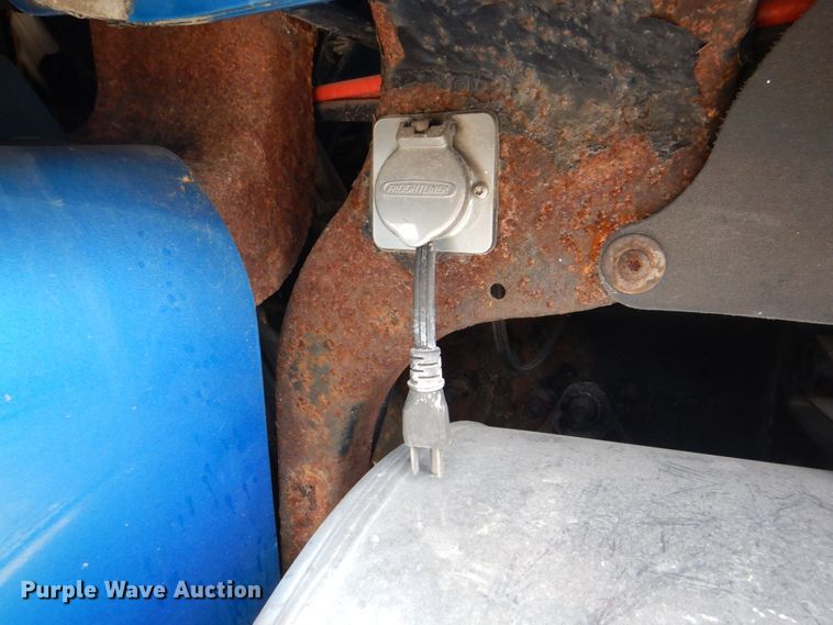 image for item MJ9839 2006 Freightliner Columbia  semi truck