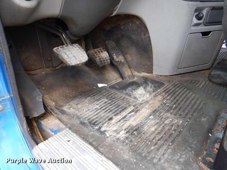 image for item MJ9839 2006 Freightliner Columbia  semi truck