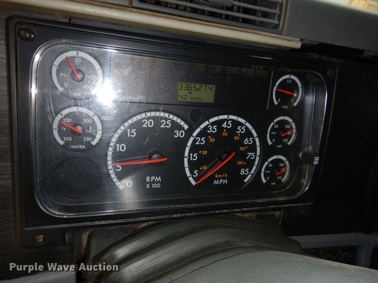 image for item MJ9839 2006 Freightliner Columbia  semi truck