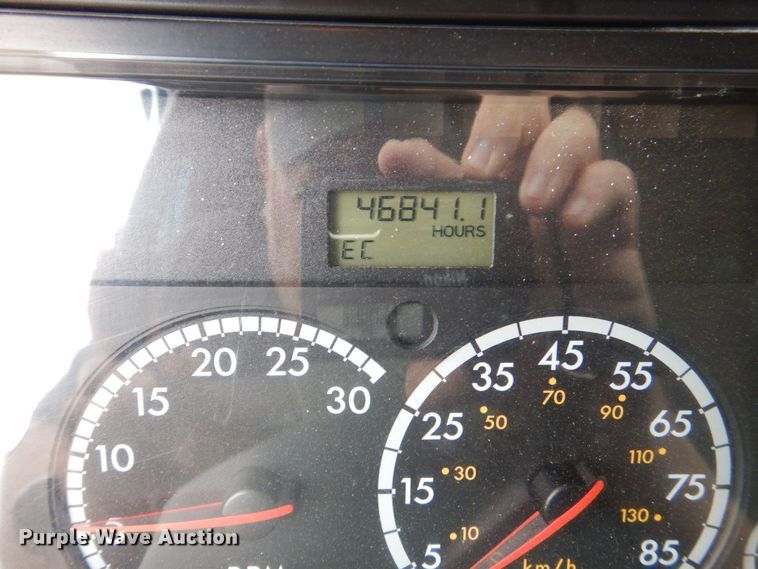 image for item MJ9839 2006 Freightliner Columbia  semi truck