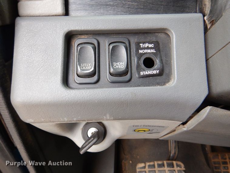 image for item MJ9839 2006 Freightliner Columbia  semi truck