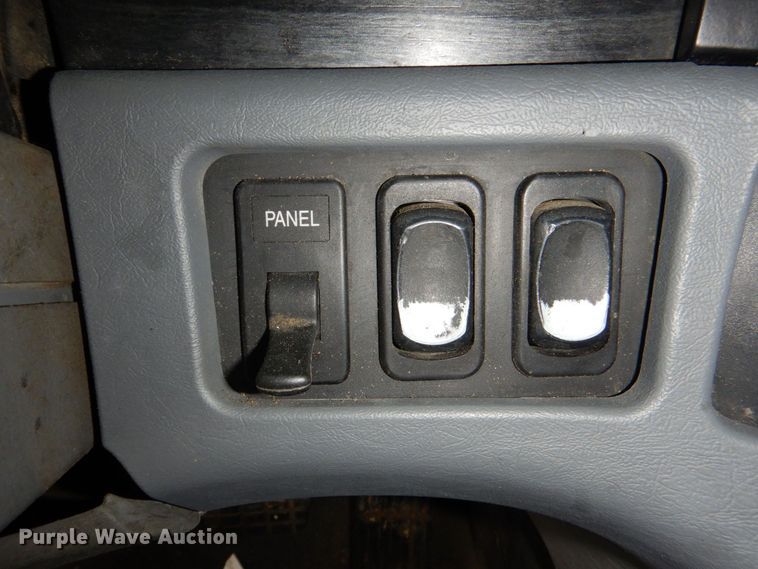 image for item MJ9839 2006 Freightliner Columbia  semi truck