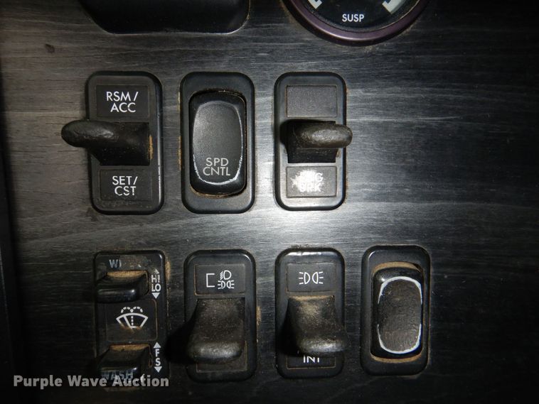 image for item MJ9839 2006 Freightliner Columbia  semi truck