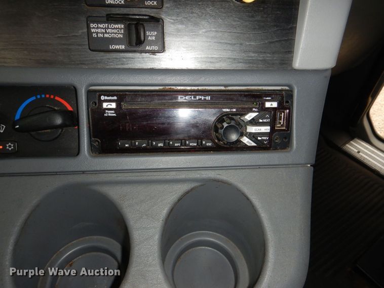 image for item MJ9839 2006 Freightliner Columbia  semi truck